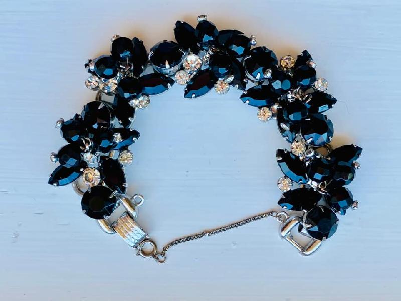 Front view of Black (jet) Navettes Bracelet 5 Link