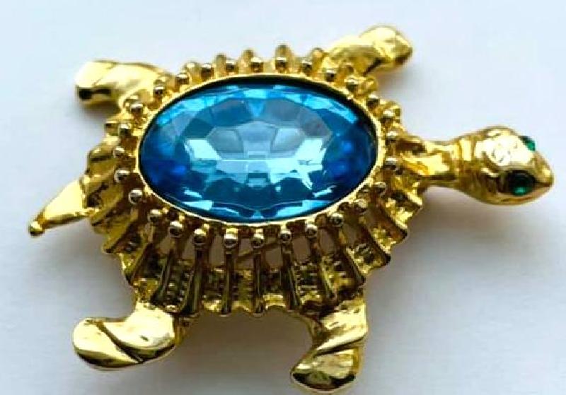Front view of Turquoise Oval Brooch