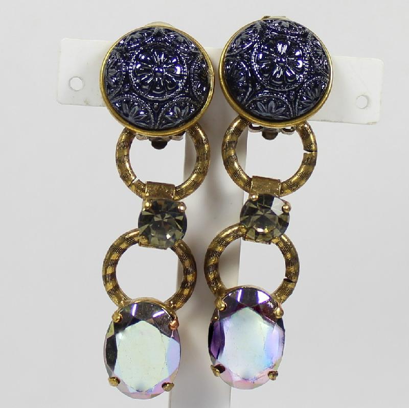 Front view of Black (jet) Oval Molded/Cut Earrings Clip
