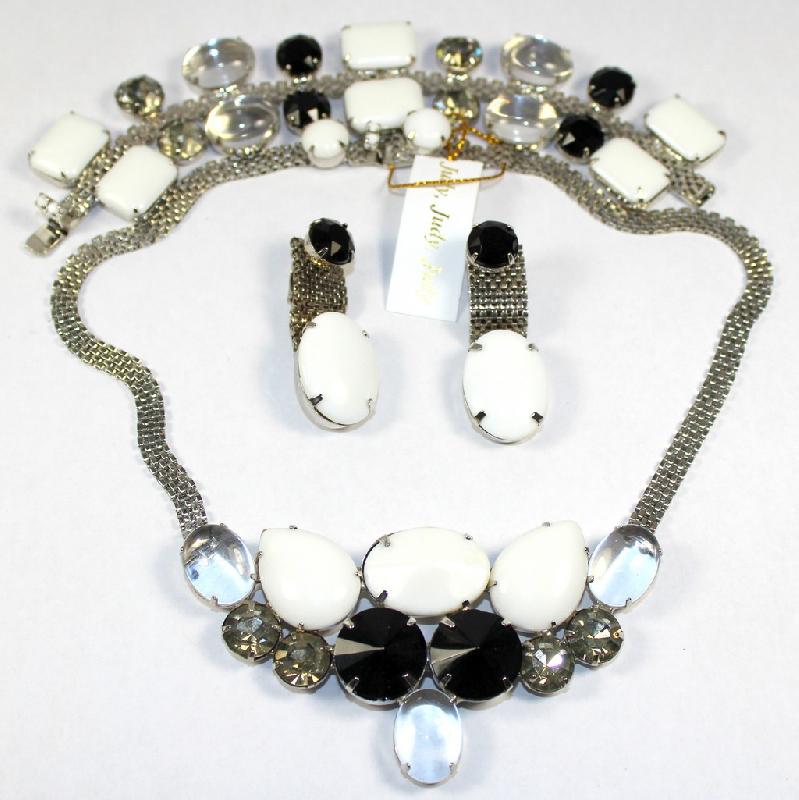 Front view of White (chalk Or Milk) Pear Rivoli/Margarita Necklace