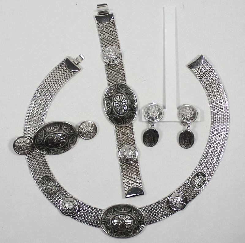 Front view of Black (jet) Cabochons Molded/Cut Necklace
