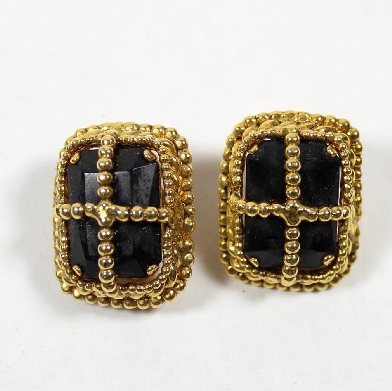 Front view of Black (jet) Emerald Cut Earrings Clip