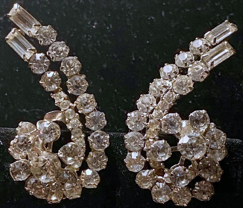 Front view of Clear Baguettes Earrings Clip