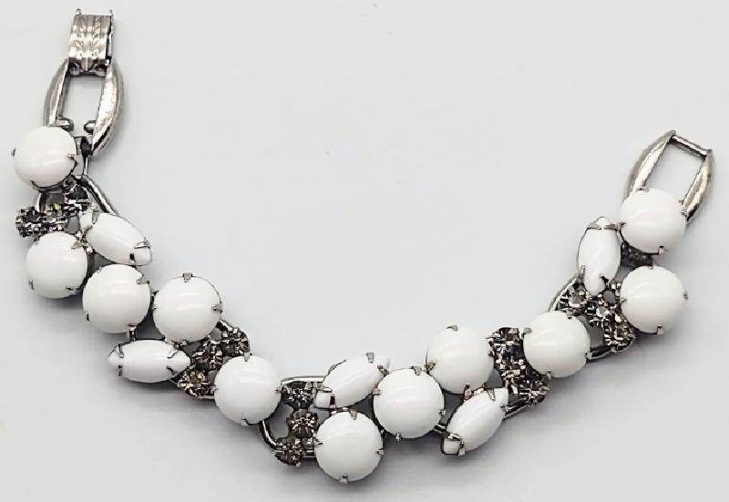 Front view of White (chalk Or Milk) Cabochons Bracelet 5 Link