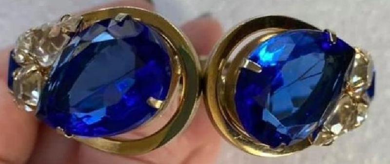 Front view of Blue Pear Bracelet Clamper