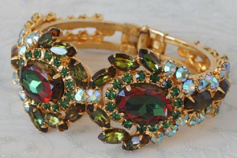 Front view of Multiple Colors Oval Multi-Color/Shaded Bracelet Clamper