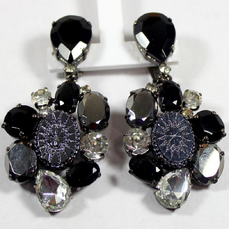 Front view of Black (jet) Pear Molded/Cut Earrings Clip