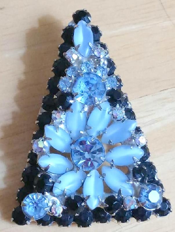 Front view of Blue Cabochons Frosted Pin Pendant