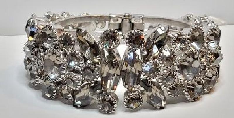 Front view of Gray (black Diamond) Navettes Bracelet Clamper