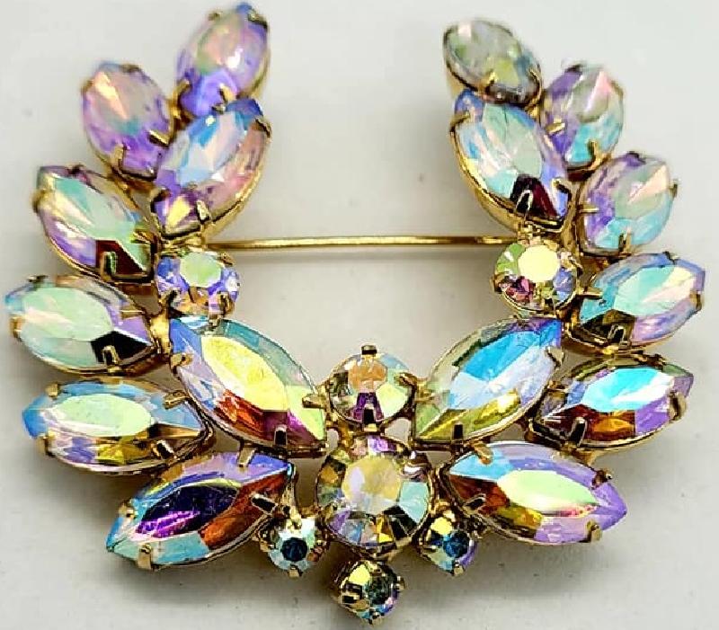 Front view of AB Navettes Brooch