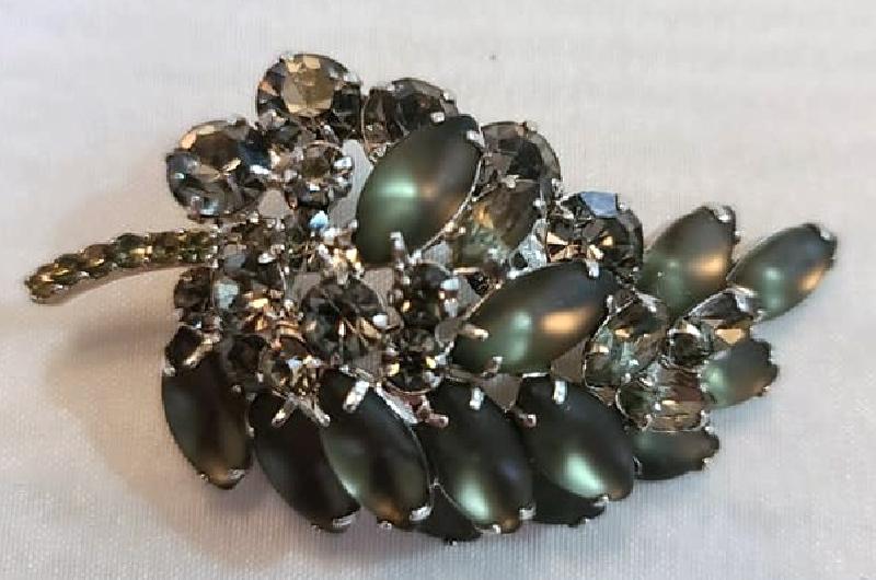 Front view of Gray (black Diamond) Cabochons Frosted Brooch