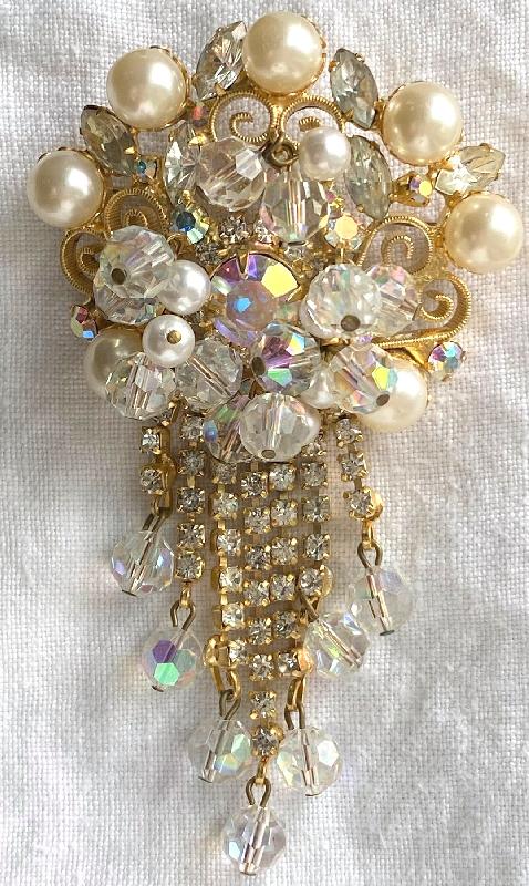 Front view of Clear Navettes Pearl Brooch