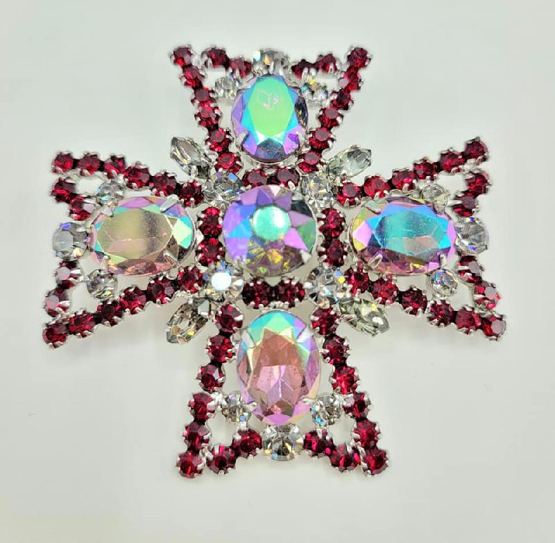 Front view of Red Oval Pin Pendant