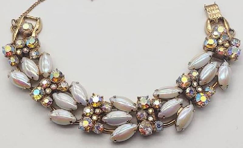 Front view of AB Cabochons Bracelet 5 Link