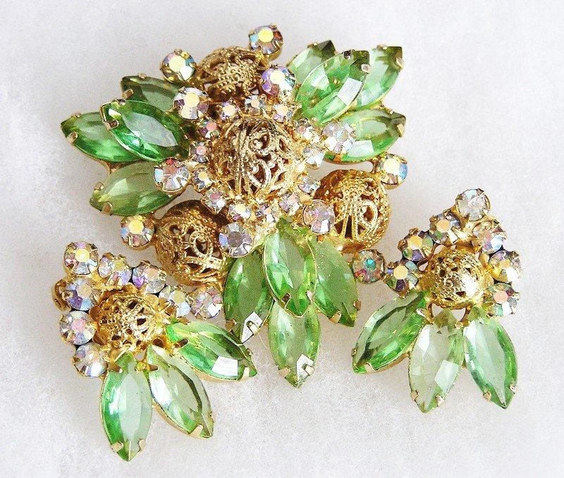 Front view of Green Navettes Earrings Clip