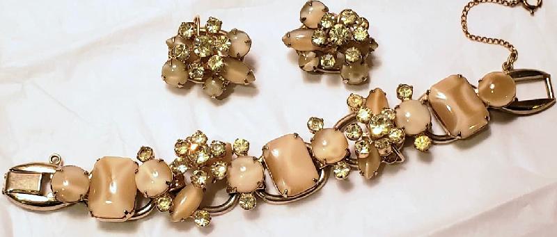 Front view of Yellow Cabochons Earrings Clip
