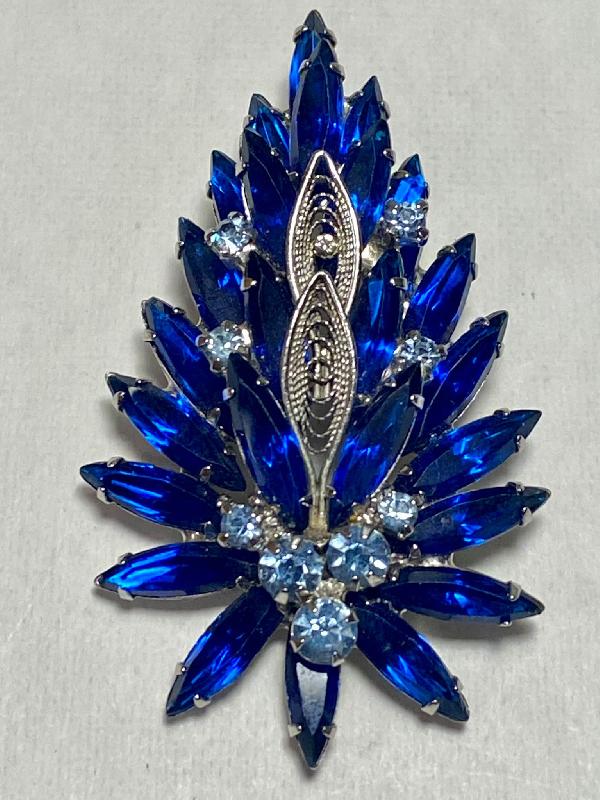 Front view of Blue Navettes Pin Pendant