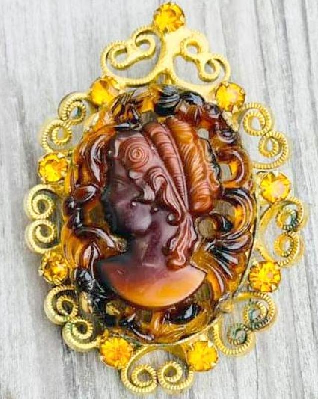 Front view of Topaz Cabochons Molded/Cut Pin Pendant