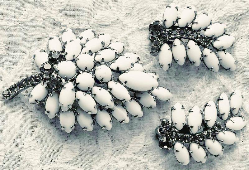 Front view of White (chalk Or Milk) Cabochons Earrings Clip