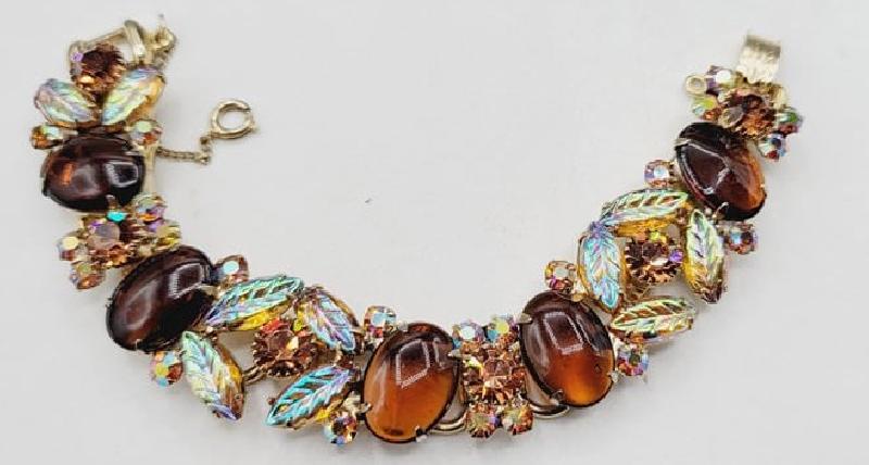 Front view of Topaz Cabochons Molded/Cut Bracelet 5 Link