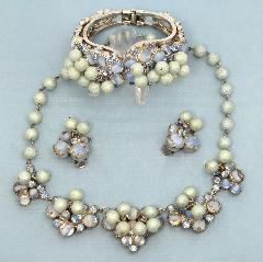 Blue Cabochons Givre Bracelet Clamper