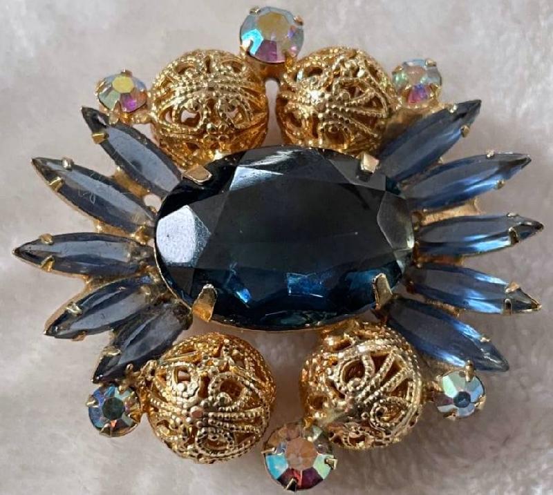 Front view of Blue Oval Brooch