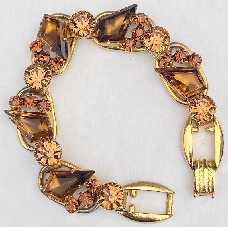 Front view of Topaz Kite Bracelet 5 Link