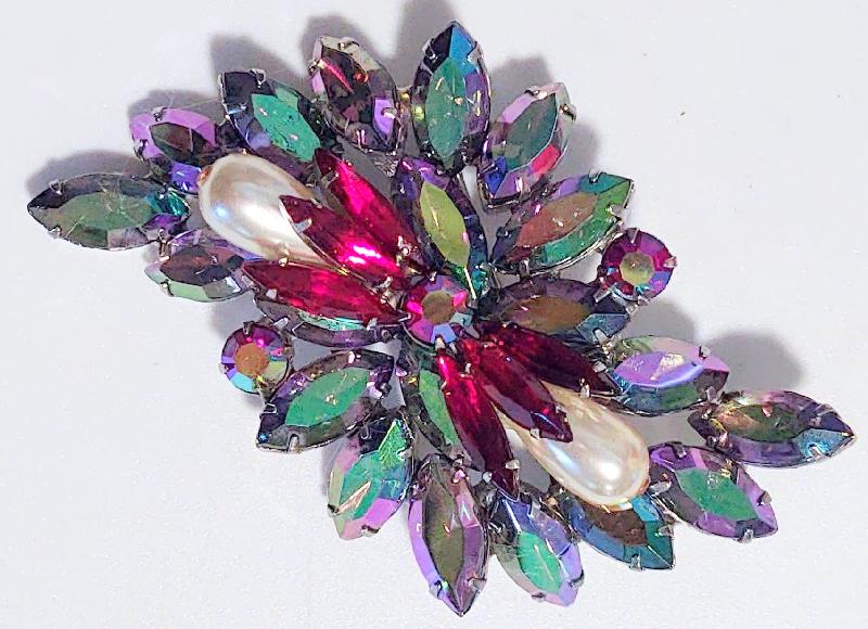 Front view of AB Navettes Pearl Brooch