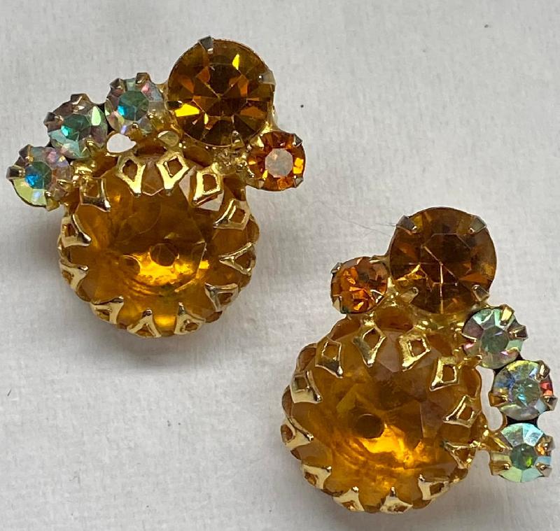 Front view of Topaz Chatons Only Earrings Clip