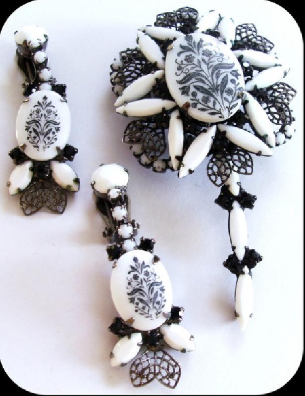 Front view of White (chalk Or Milk) Cabochons Painted (hand/Transfer) Brooch