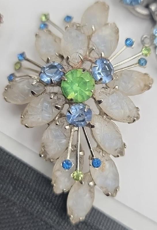 Front view of White (chalk Or Milk) Cabochons Givre Brooch