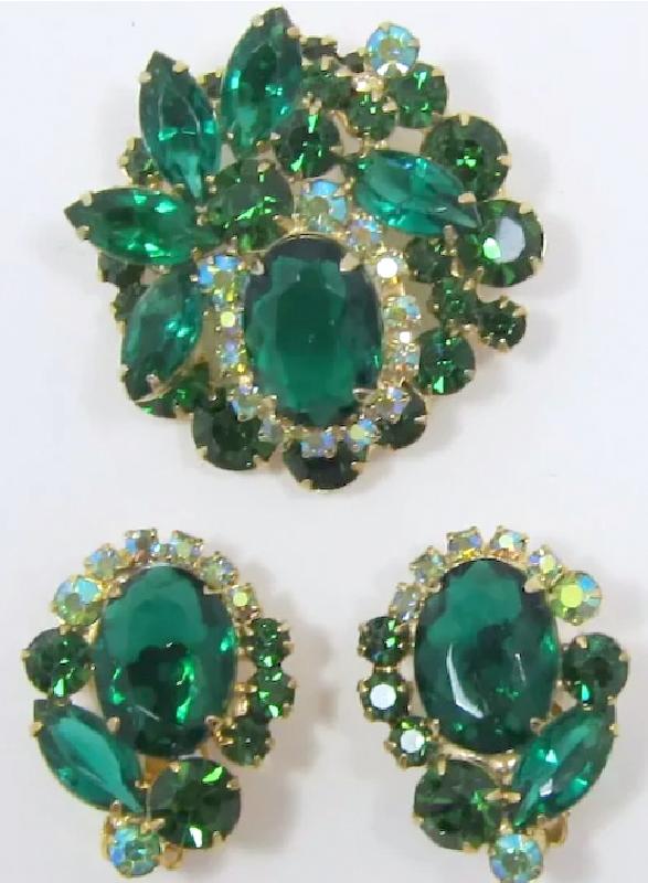 Front view of Green Oval Brooch