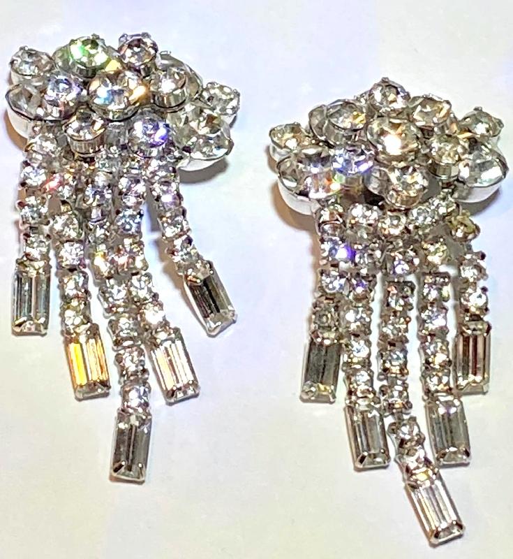 Front view of Clear Baguettes Earrings Clip