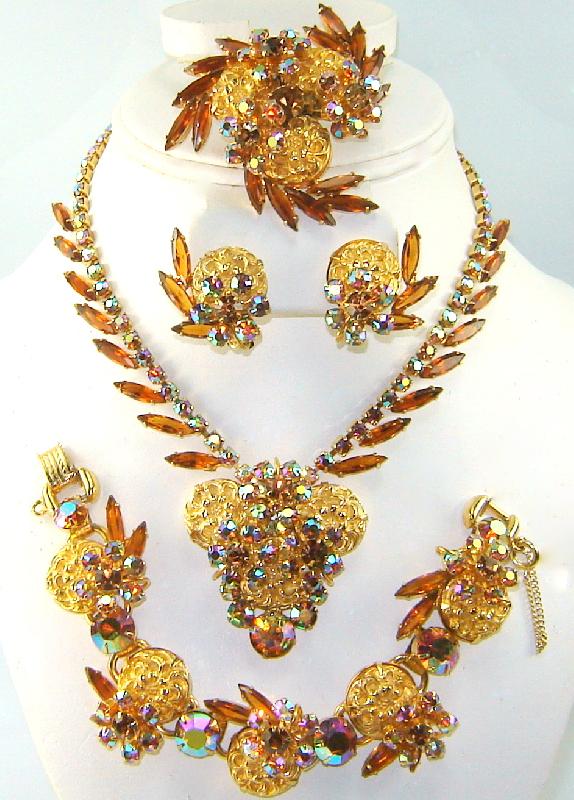 Front view of Topaz Cabochons Molded/Cut Necklace