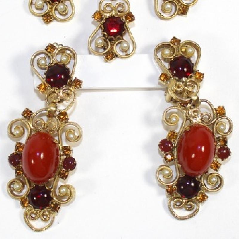 Front view of Red Cabochons Pearl Earrings Clip