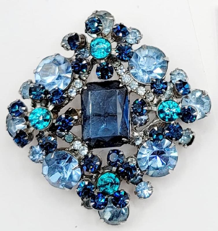 Front view of Blue Emerald Cut Brooch