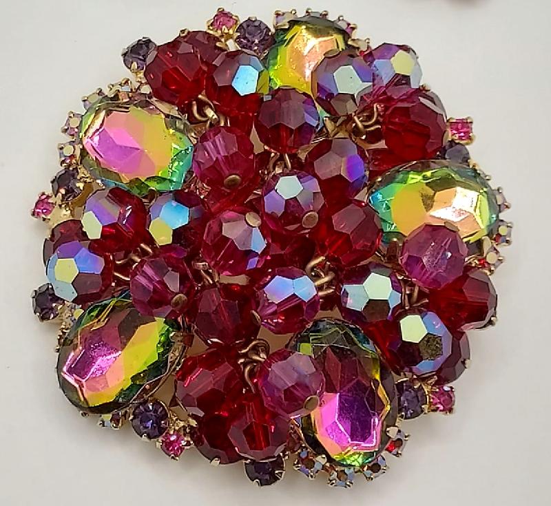 Front view of Red Oval Multi-Color/Shaded Brooch