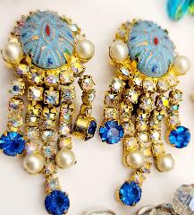 Blue Cabochons Molded/Cut Earrings Clip