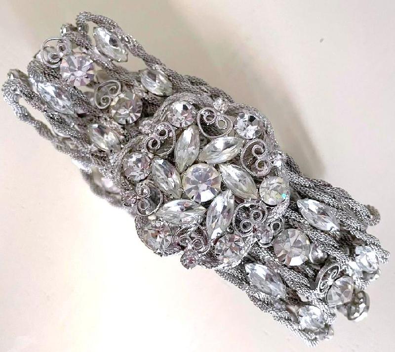 Front view of Clear Navettes Belt