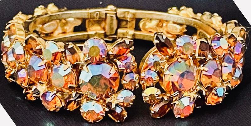 Front view of Topaz Navettes Bracelet Clamper