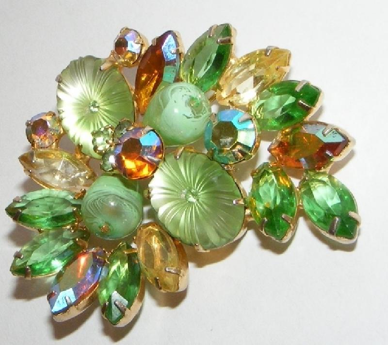 Front view of Green Pillowcase Molded/Cut Brooch
