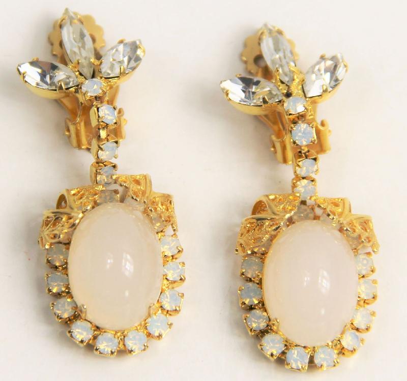 Front view of White (chalk Or Milk) Cabochons Plastic Earrings Clip
