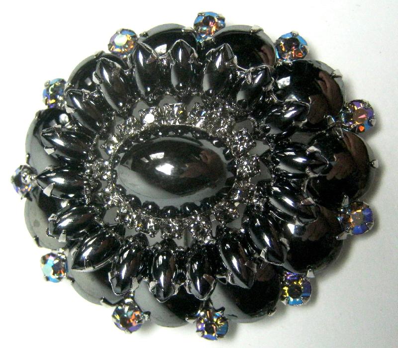 Front view of Hematite Cabochons Pin Pendant