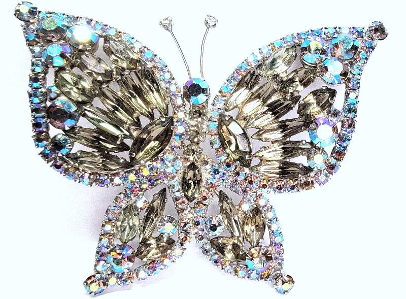 Front view of Gray (black Diamond) Navettes Brooch