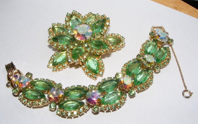 Front view of Green Navettes Bracelet 5 Link