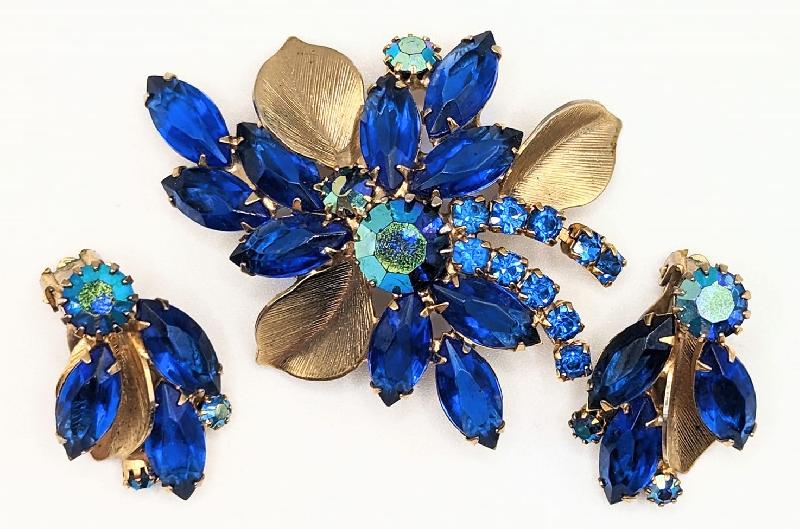 Front view of Blue Navettes Earrings Clip