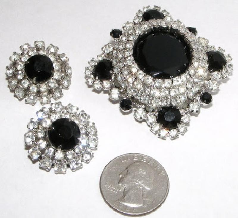 Front view of Black (jet) Dentelle Brooch