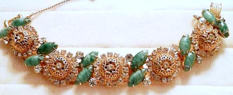 Front view of Green Cabochons Bracelet 5 Link