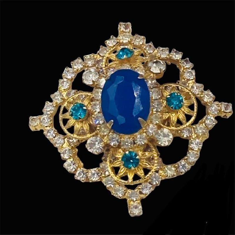 Front view of Blue Oval Brooch