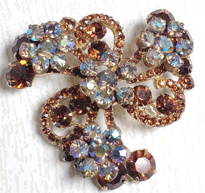 Front view of Topaz Chatons Only Brooch